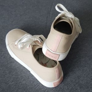 Vionic Oasis Tan Lace Up Sneakers